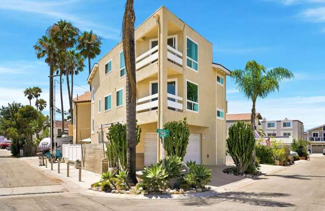 Oxnard / Silver Strand Beach / 2 bedroom 1 full bathroom with 2 half bathrooms Gallery 4