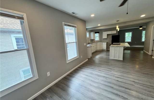 3812 Archwood Avenue Gallery 3