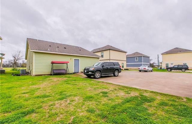 323 French Ave – Fully Furnished 5 Bed / 4 Bath Near Baylor Gallery 4