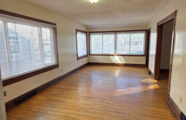 2931 Newton Avenue North Gallery 3