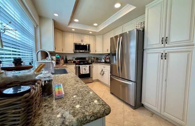 Luxury and Spacious Townhouse with Large Fenced Yard! Double Car Garage! photos photos Luxury and Spacious Townhouse with Large Fenced Yard! Double Car Garage! photos photos