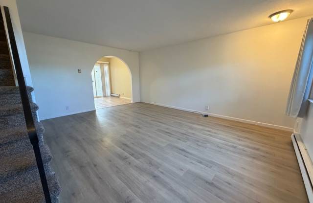 Townhouse with 2 master bedrooms in great location on Westmont Ave. Gallery 4