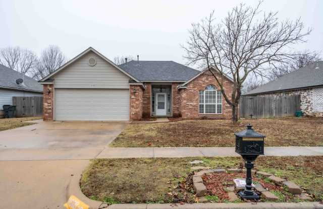 Beautiful 3 bedroom 2 bath in Collinsville! - 11618 North 108th East Avenue, Owasso, OK 74021