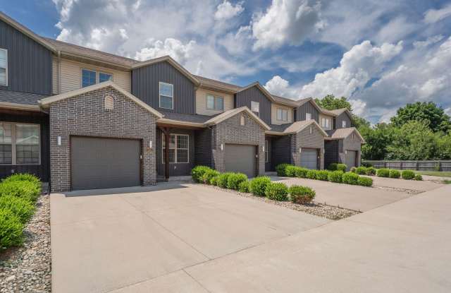 1/2 OFF 1ST MONTHS RENT!!! NEW LUXURY 3 BED 2.5 BATH TOWNHOUSE!!! photos photos