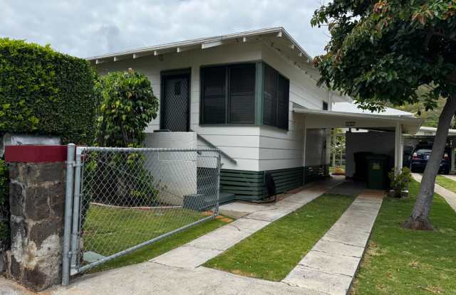 Charming 2/1/2 House on Hinano St. in the Kaimuki/Diamond Head area photos photos