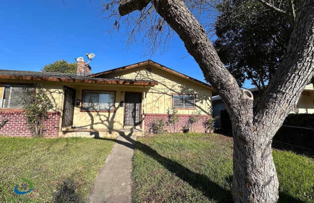 $3495 - Remodeled 3 bed, 1 bath duplex near Gilroy Highschool Gallery 1