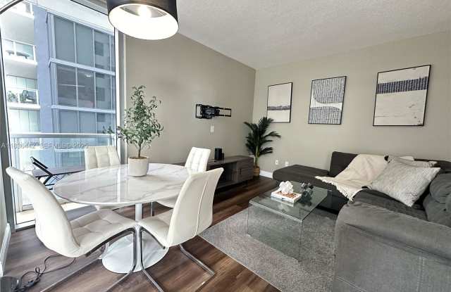 1050 Brickell Ave photos photos