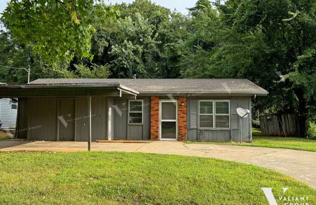 Renovated 3-Bedroom, 1-Bath in Heart of The Westside Neighborhood - 2629 West Phelps Street, Springfield, MO 65802