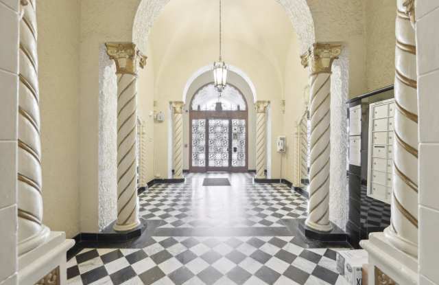 2600 Van Ness Gallery 3