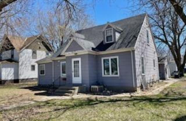 200 East Winona Street - 200 East Winona Street, Sanborn, MN 56083