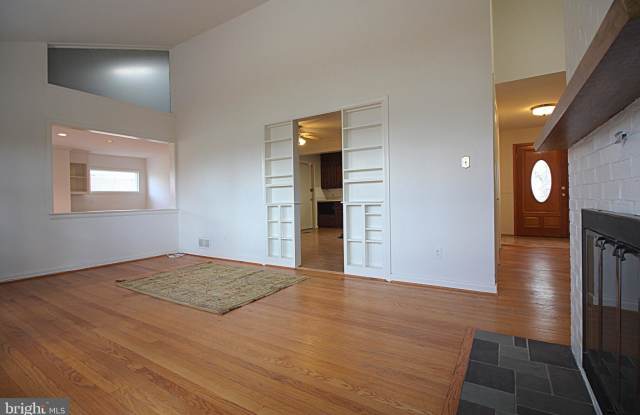 7608 GRANADA DRIVE Gallery 3