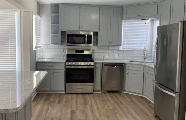 904 Cunningham - 3/Bed 2/Bath - $1995/month Gallery 4