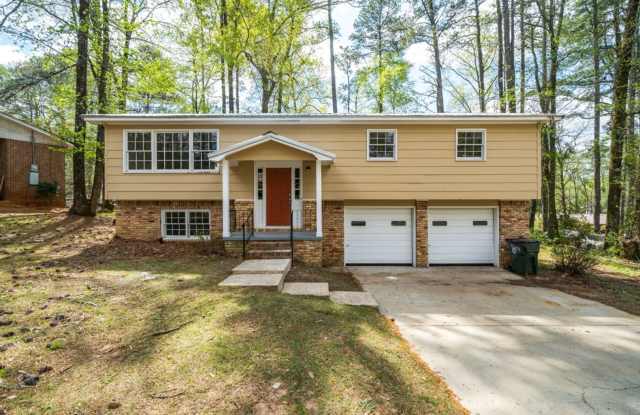 2939 Green Grove Cir NE - 2939 Green Grove Circle Northeast, Tuscaloosa, AL 35404
