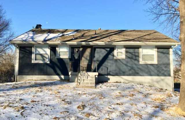 410 Southeast Annette Street - 410 Southeast Annette Street, Lee's Summit, MO 64063