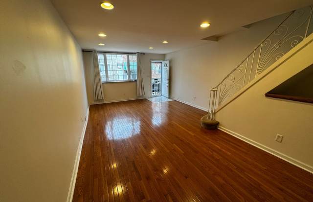 Updated Rowhome in South Philly Gallery 4