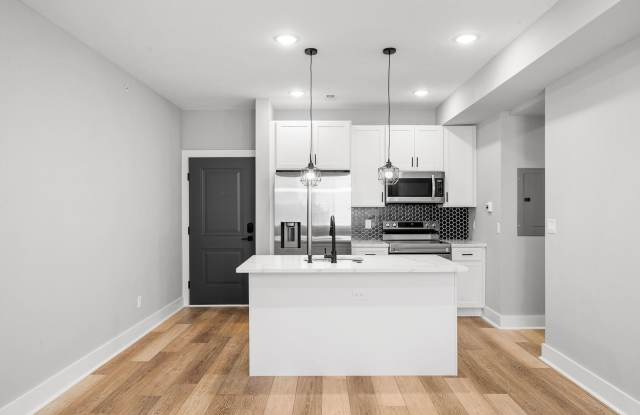 Gorgeous New Diamond St Construction Boasting Luxury Finishes photos photos