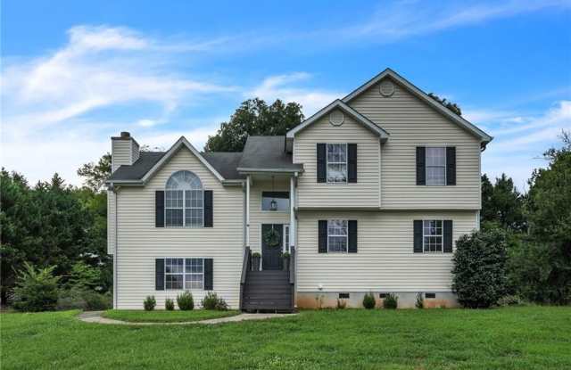 400 Cross Tie Court - 400 Cross Tie Court, Adairsville, GA 30103