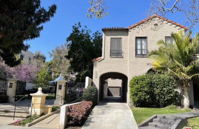 153 N Arnaz Dr - 153 North Arnaz Drive, Beverly Hills, CA 90211