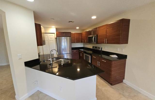 6185 Laurel Lane, Tamarac, FL 33319 photos photos