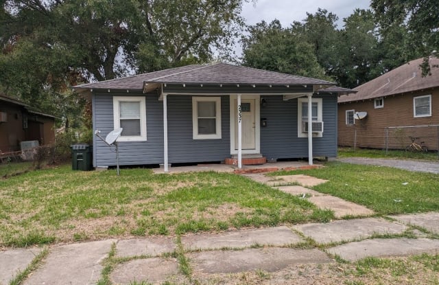 2337 10th St - 2337 10th Street, Port Arthur, TX 77640