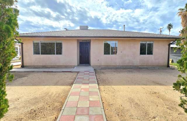 **MOVE-IN Special ** Beautiful 3 Bedroom/ 2 Bathroom Home In Downtown 29 Palms photos photos