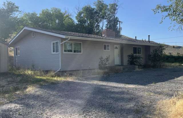 796 Chipeta Road - 796 Chipeta Road, Montrose County, CO 81403