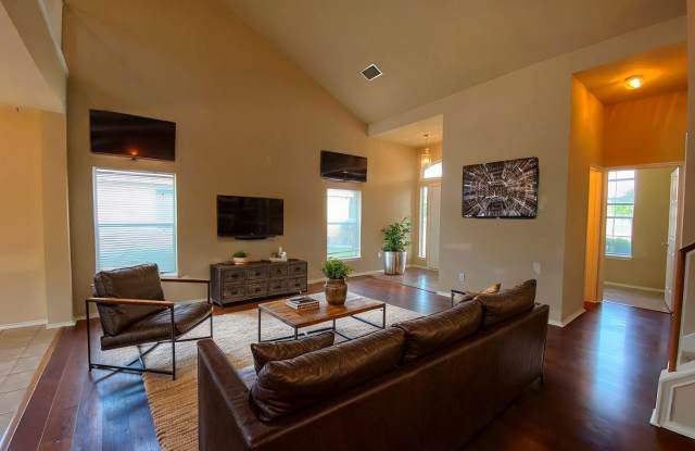 3 bedroom home with open floor plan available in Benbrook Ranch! Gallery 3