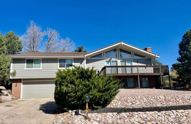 4 Bedroom Bi Level Home in Rockrimmon photos photos
