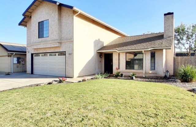 Move-in Special: Half Off the 1st Month's Rent! Bright 3-Bedroom Fresno Home with Spacious Backyard Gallery 4
