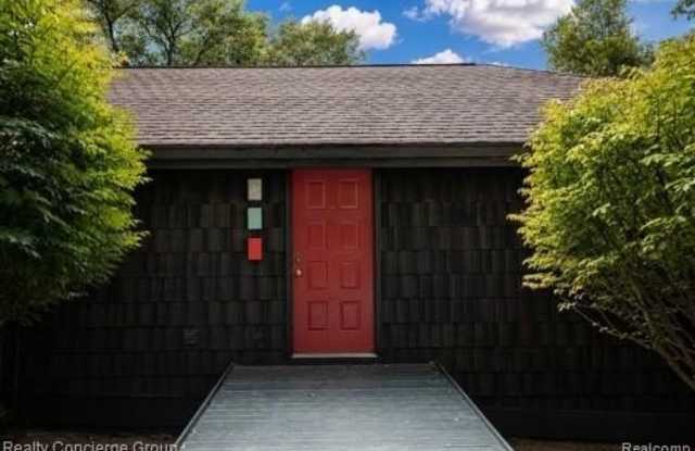 5900 Sylvan Road Gallery 2