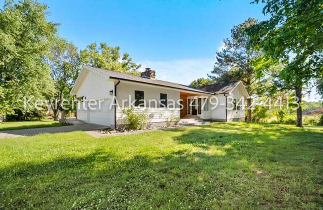 Beautiful 5‑Bedroom Home with Hardwood Floors, Fireplace & Luxurious Master Suite Gallery 3
