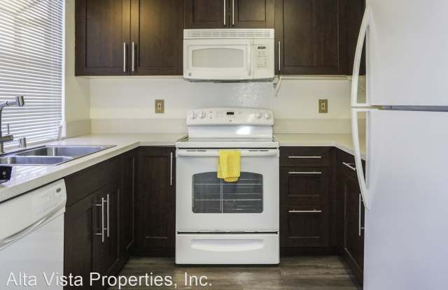8878 Regents Road Unit 203 Gallery 2