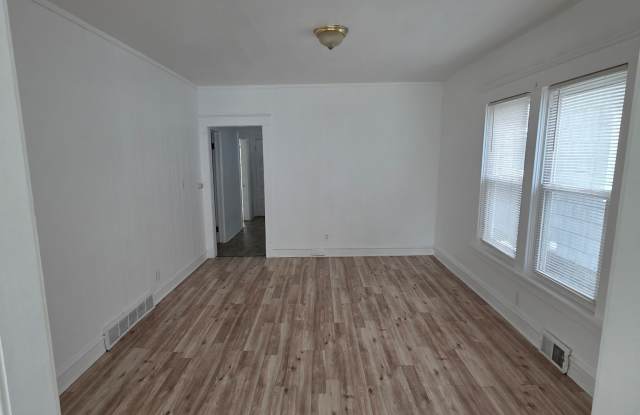 123 Maple Avenue - lower Gallery 2