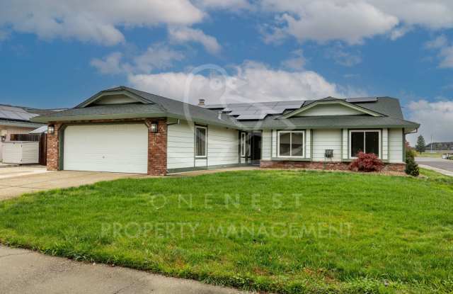 Walking distance to Joiner Park; GREAT corner lot home in Lincoln CA - 1800 Meadow Lane, Lincoln, CA 95648