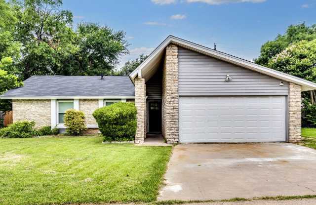 Charming 4BR / 2BA Home Featuring Fireplace, White Cabinets  Big Tree photos photos