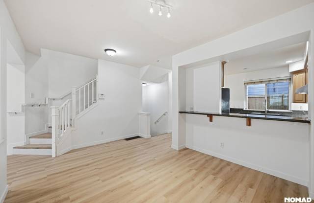 Spacious Charming 3BR/2.5BA Townhome in North Bothell photos photos