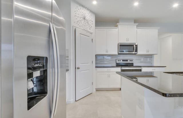 1098 BOARDWALK Place Gallery 4