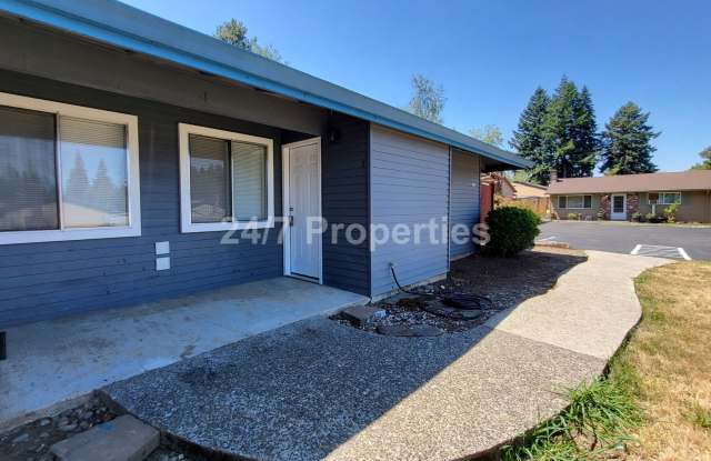 Updated 1 BD | 1 BA Apartment - Sandy Gallery 2