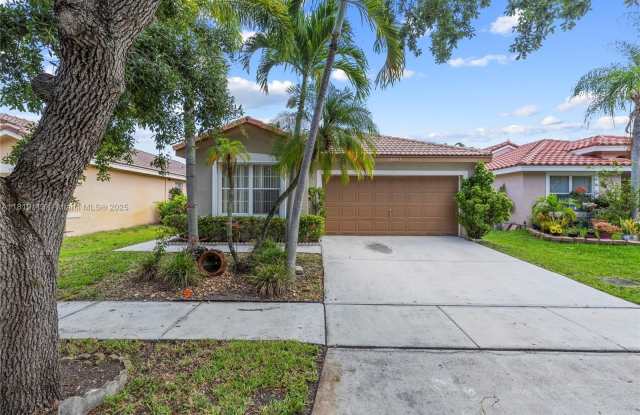 18057 SW 30th Ct photos photos