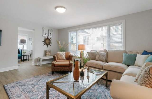 Historic Downtown Lake Geneva Carriage House – Available for Monthly & Mid-Term Rentals Gallery 4