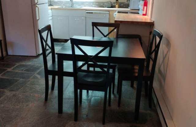 Backs up to the UVA south lawn section of campus 1 bdrm  1 bath 514 Valley Rd B Fully Furnished Includes Utilities Gallery 4