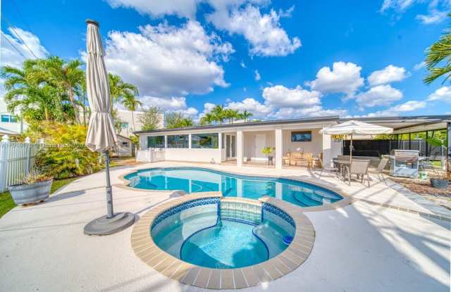 10520 SW 46th Ter - 10520 Southwest 46th Terrace, Westwood Lakes, FL 33165