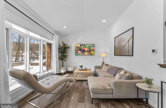 191 LAKESHORE Drive Gallery 2