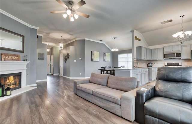 412 Willowlake Drive Gallery 2