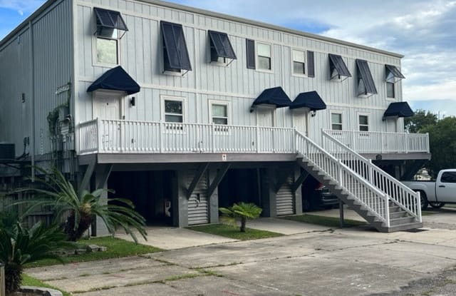 1025 Villere Street - 1025 Villere Street, Mandeville, LA 70448