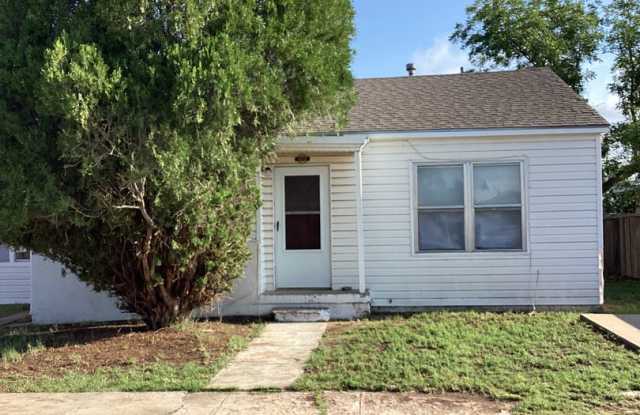 Cute 2 Bedroom with a little historical charm!  One block from ENMU! photos photos