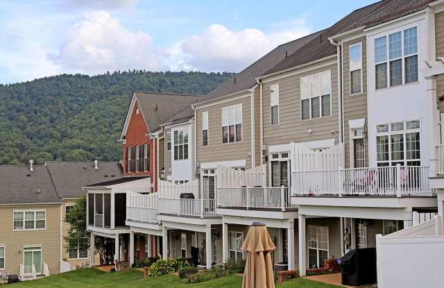 Avinity Townhome with Mountain Views – Spacious 4BR, Minutes to Schools & 5th St Station photos photos