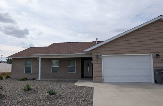 Gorgeous 3 Bed 2 Bath Clarkston Townhouse in 55+ Community Gallery 3