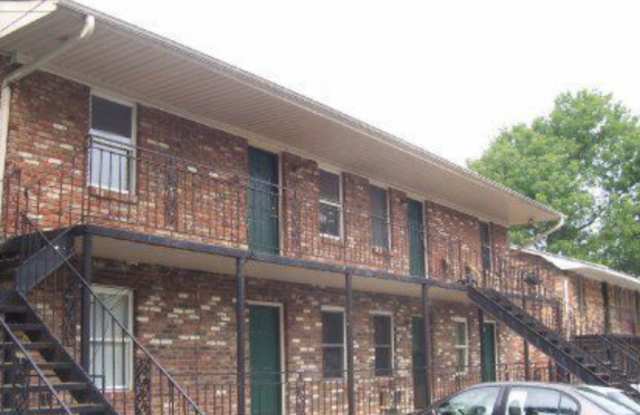 Knoxville 37920 - 2 bedroom, 1 bath apartment - Contact Tara Hayes (865) 242-8010 photos photos