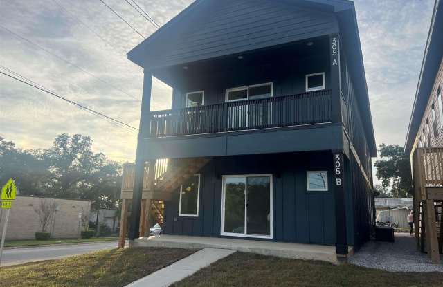 305 N Pace Blvd unit: A Or B photos photos